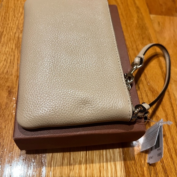 COACH Wristlet Genuine New w/ tags and box. - Picture 9 of 9